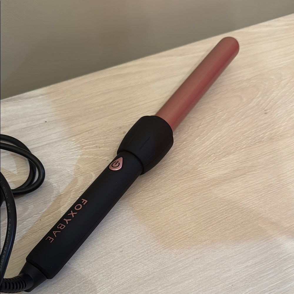 FoxyBae Black and Pink Curling Wand